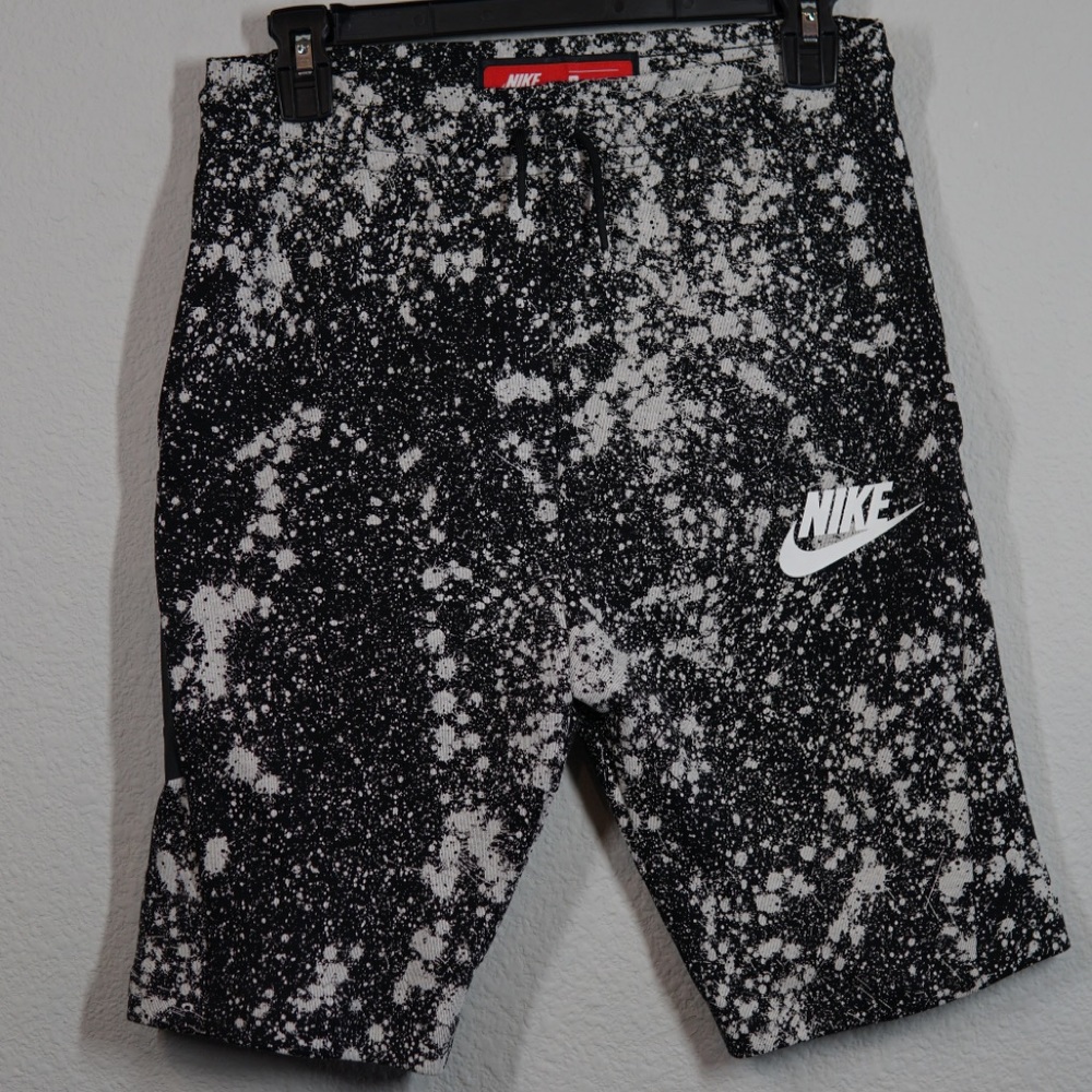 Nike tech fleece youth L